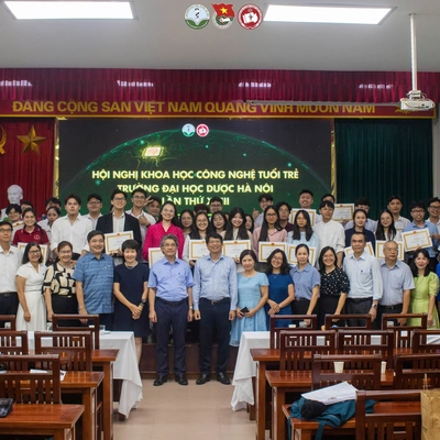 THẦY VÀ TRÒ KHOA DƯỢC LIỆU – DƯỢC HỌC CỔ TRUYỀN TỎA SÁNG TẠI HỘI NGHỊ KHOA HỌC CÔNG NGHỆ TUỔI TRẺ TRƯỜNG ĐẠI HỌC DƯỢC HÀ NỘI LẦN THỨ XXIII